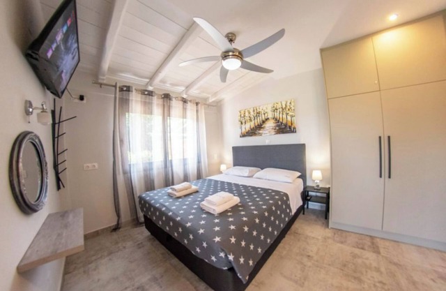 Gems Fedra apartment - Close to Corfu city, nestled within a forest, offering a unique views