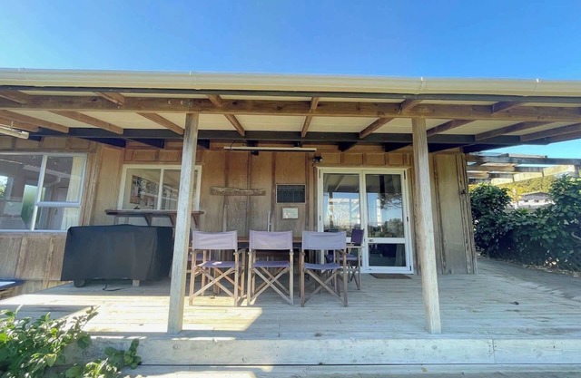 Genuine Kiwi Bach | Stay Waiheke