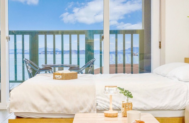Geoje Beachwhite Pension