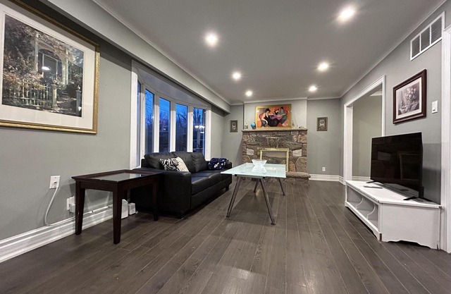 Georgina Waterfront Cottage w/ game room