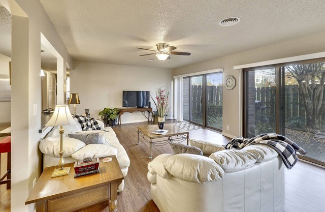 Germantown 2br Long-term stays