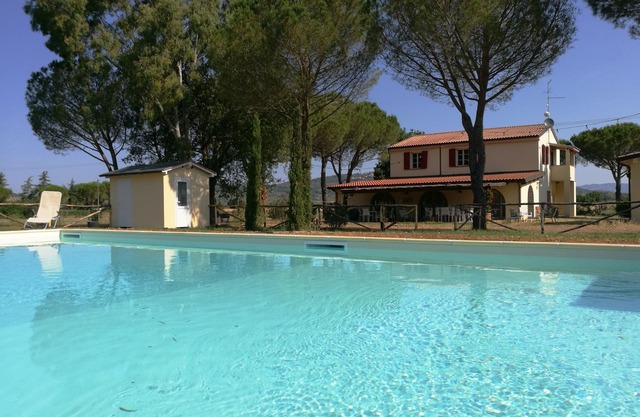 Girasole - Cozy, bright vacation apartment with pool, large garden near the sea
