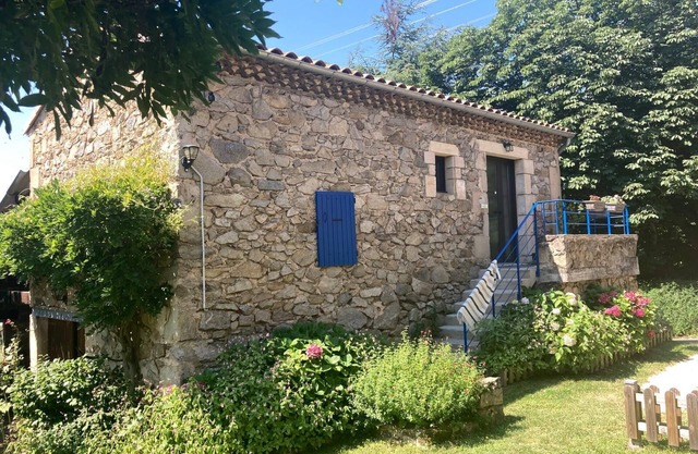 Gite douce heure ardéchoise - detached stone house-pool to share