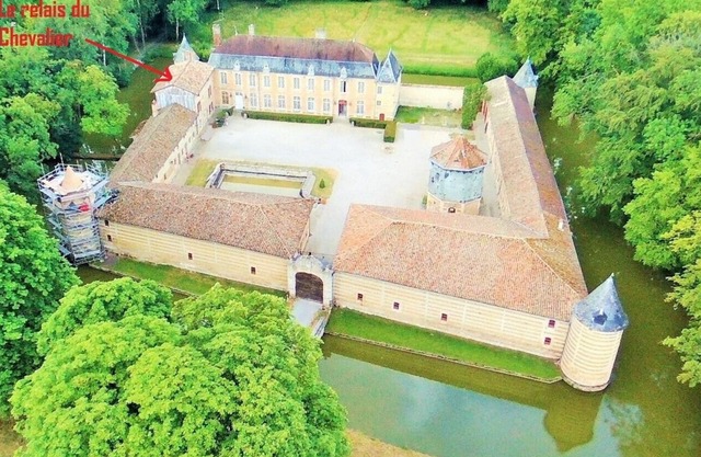 Gite du Chevalier Dans L'enceinte du Château de Braux-sainte-cohière