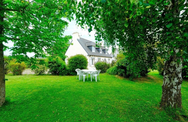 Gite Entre Mer Et Golf, 1.5 km from the beaches and port of St Quay and 5 mn from the golf course