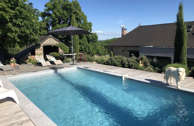 Gîte in stone house with swimming pool between sarlat and brive