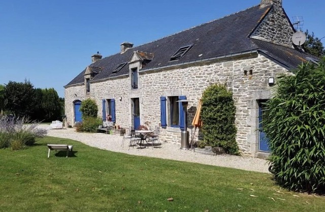 Gîte in Breton Longères 15 km from the beaches of the Gulf of Morbihan.