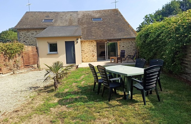 Gite in the heart of a farm overlooking meadows and animals.