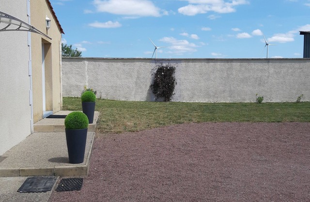 GITE IN THE PAYS DE LOIRE COUNTRYSIDE, CLOSE TO MANY PRESTIGIOUS SITES