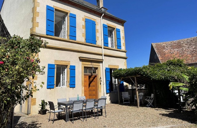 Gite Pierrefitte-sur-Loire, 5 bedrooms, 12 persons
