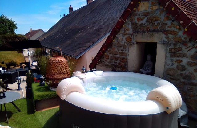 Gite Rouvres-les-Bois, 4 bedrooms, 9 persons