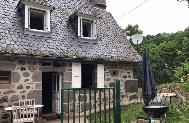 Gite Saint-Projet-de-Salers, 2 bedrooms, 4 persons