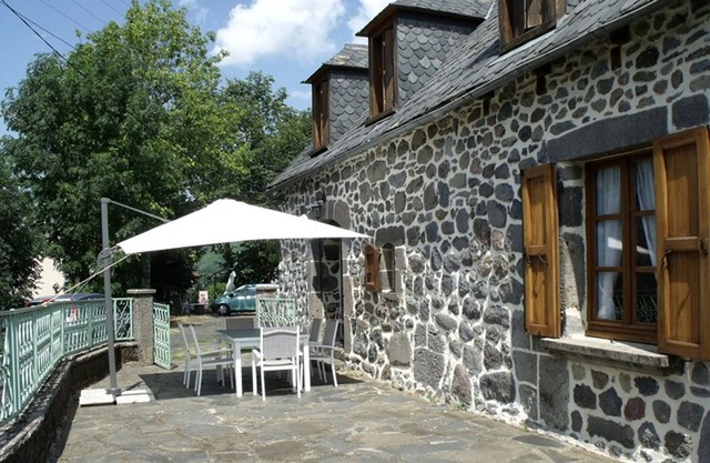 Gite Saint-Paul-de-Salers, 4 bedrooms, 8 persons