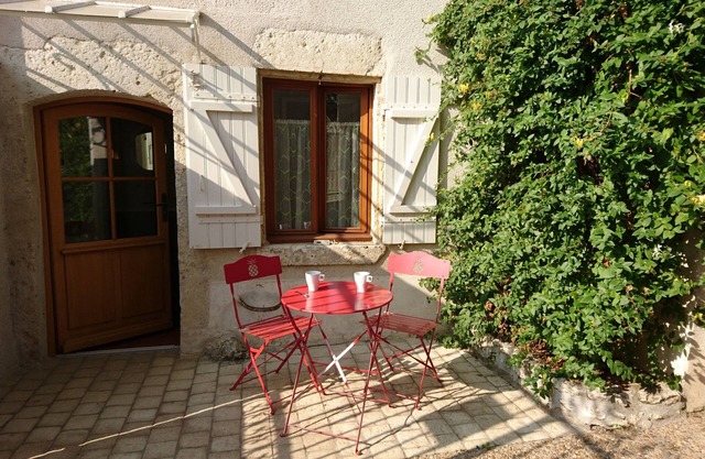 Gite the House of Vivier. Village house on the banks of the Loire