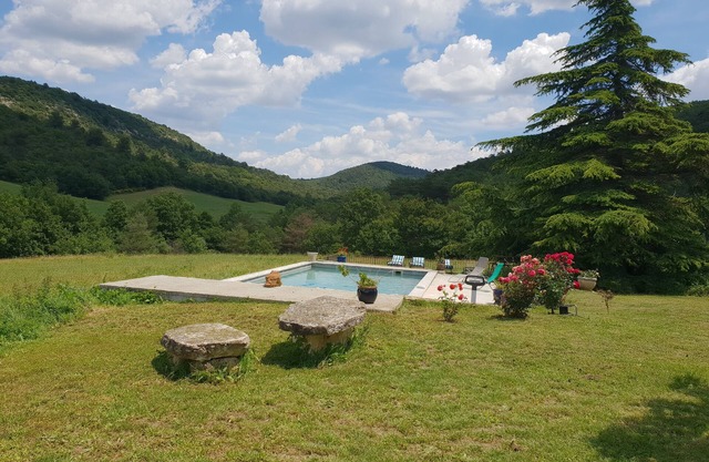 Gîte Vacance pleine nature located in the Lubéron nature reserve.