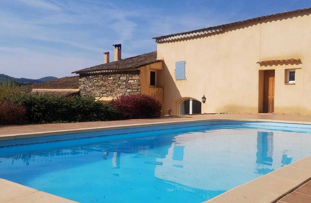 Gîte VAR with private heated swimming pool and tennis court