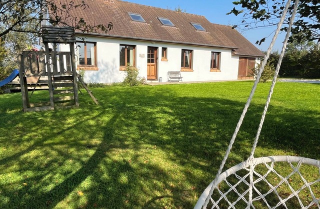 Gîte with Jaccuzzi, garden and pretty terrace 15km from the sea !