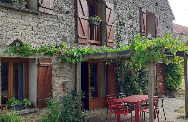 Gîte with swimming pool and nordic spa in burgundy