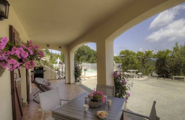 Gîte with swimming pool in the heart of the Corsican mountains