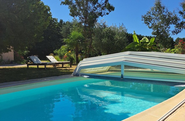 Gite with swimming pool in the middle of a ranch. Vendôme. 45 min paris tgv