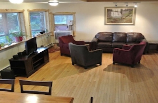 Glacier views, waterfront property on Haines dramatic Mud Bay Road