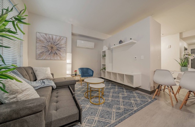 Glamorous 1BR Suite Fast WI-FI Fiser Forumn