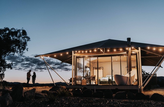 Glamping at Wildnest Farmstay - Kookaburra
