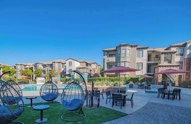 Glendale Stadium Stay | 1BD, King Bed + Parking