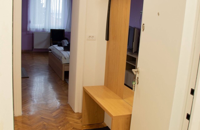 Gloria 3 pleasing 1-bedroom with WiFi and AC in welcoming Beograd