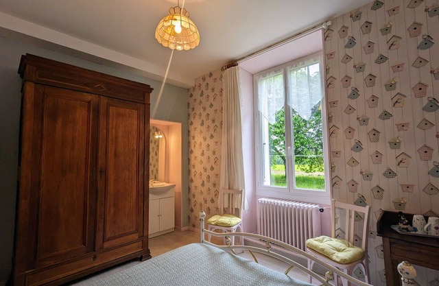 Glycine Room for 3, farm stay near castles