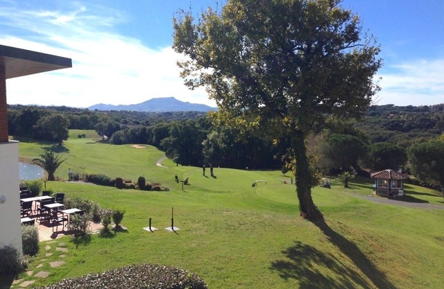 Golf apartment with swimming pool near Biarritz