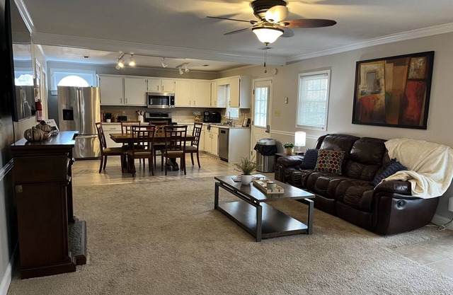 Golf-Tennis- Fishing @ The Lake House Retreat