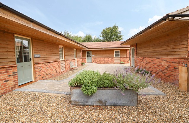 GOLSON STABLE, family friendly, with open fire in Long Sutton