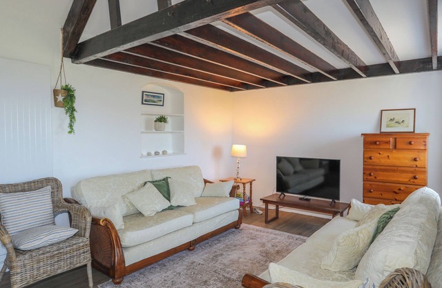 GOLYGFA RHIW, pet friendly, with open fire in Aberdaron