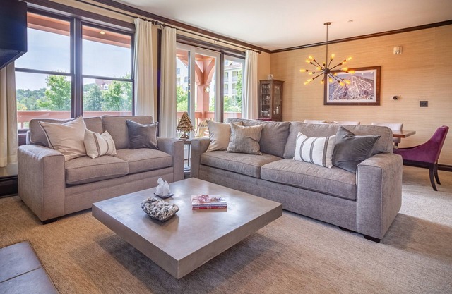 Gorgeous 3Bed/3Bath Unit-Perfect Location-Walk2All