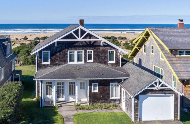 Gorgeous beachfront view house, close to Gearhart main street