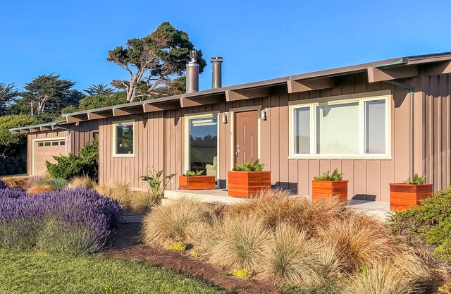 Gorgeous, Dog-Friendly Home with Private Hot Tub and Marvelous Ocean Views