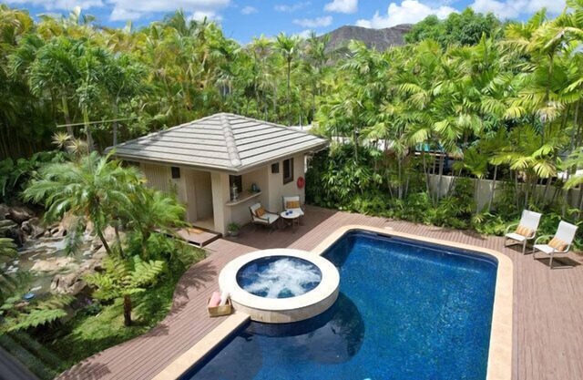 Gorgeous Estate on the Slopes of Diamond Head, 5 minute walk to great beach