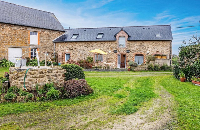 Gorgeous home in Saint-Méloir-des-Ondes