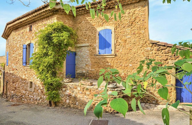 Gorgeous home in Saint Victor la Coste