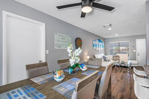 Gorgeous Heated Pool House Near Gulf Beaches!