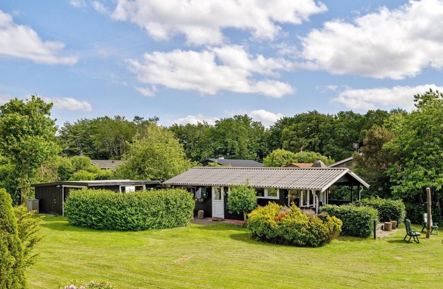 Gorgeous home in Farsø with kitchen