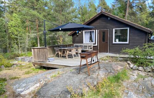 Gorgeous Home In Ljusterö