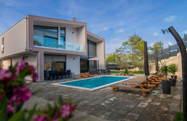 Gorgeous home in Vrgorac with WiFi