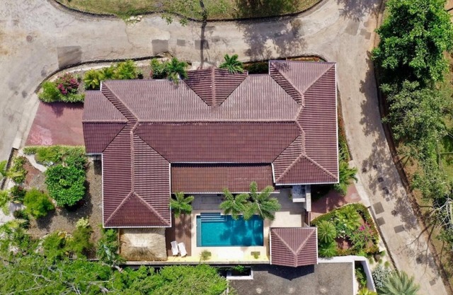 Gorgeous home with private pool - Close to Playa Langosta