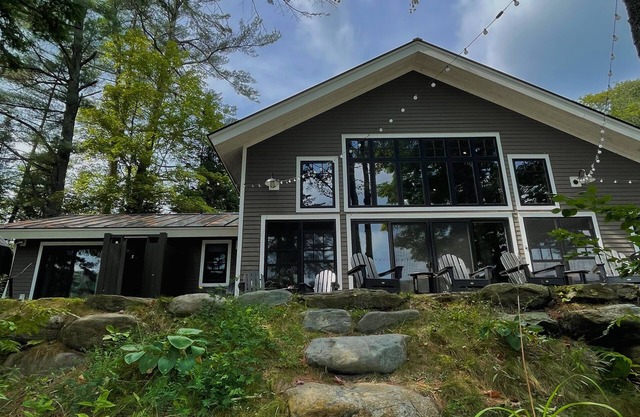 Gorgeous lakefront home on private wooded lot, close to Stowe and Jay Peak