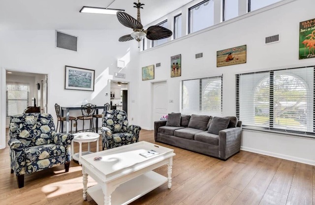 Gorgeous Near Beach Pool Home in West Rocks