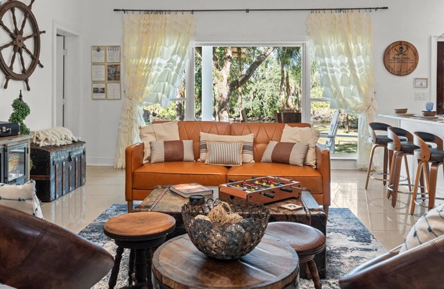 Gorgeous Renovated 3BR Pet Friendly Home on the Hillsborough River | North End of Seminole Heights