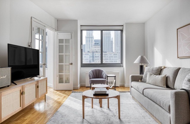 Gorgeous Tribeca 2BR w/Amazing city views + Gym by Blueground