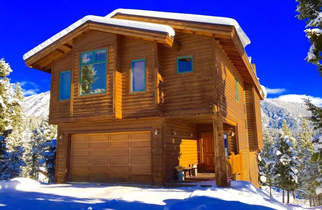 Gorgeous, Upscale Big Sky Cabin w/Mtn Views & Privacy